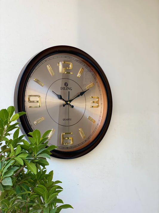 Modern Gold Accent Round Wall Clock CS-030