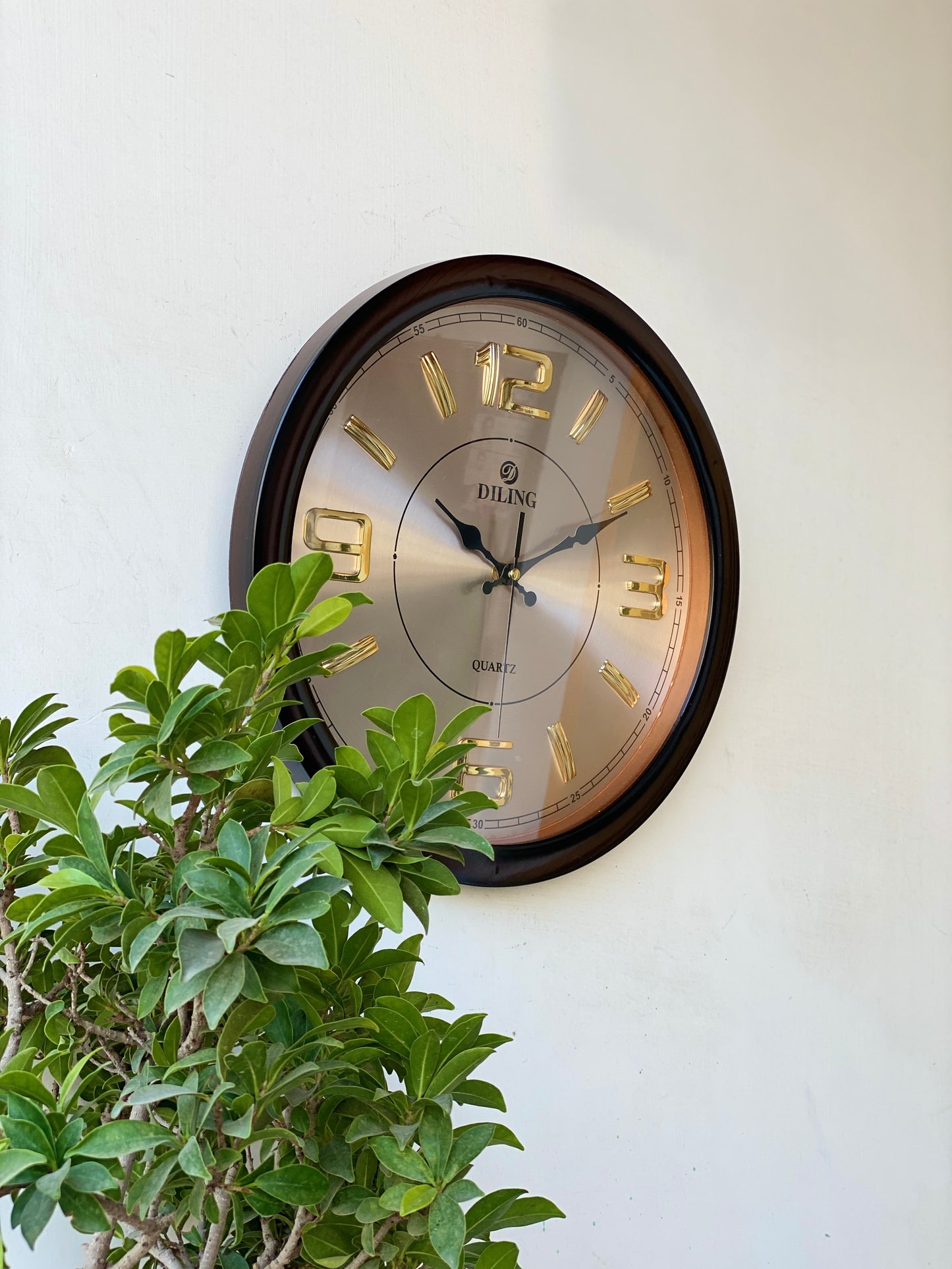 Modern Gold Accent Round Wall Clock CS-030